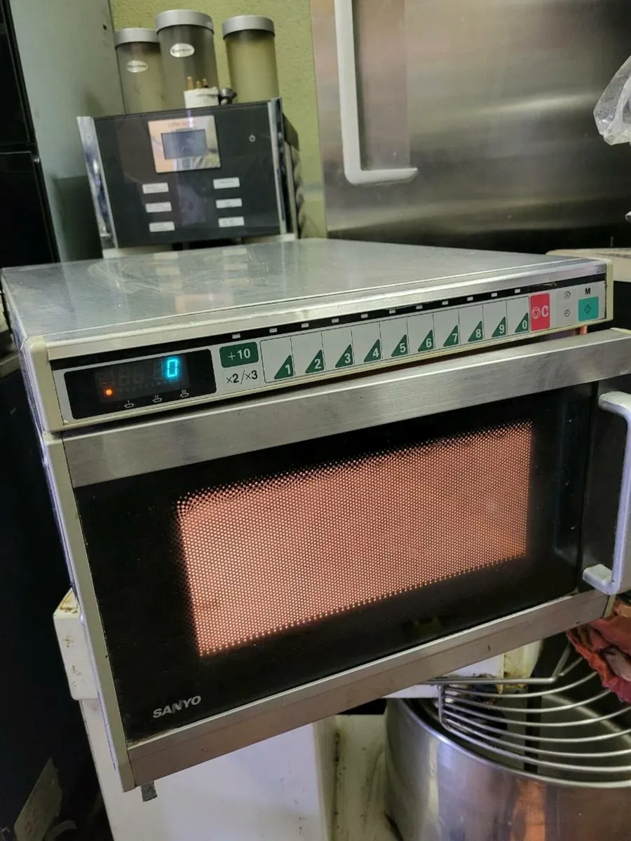 Microwave Commercial SANYO EM- C1901 - Image 1