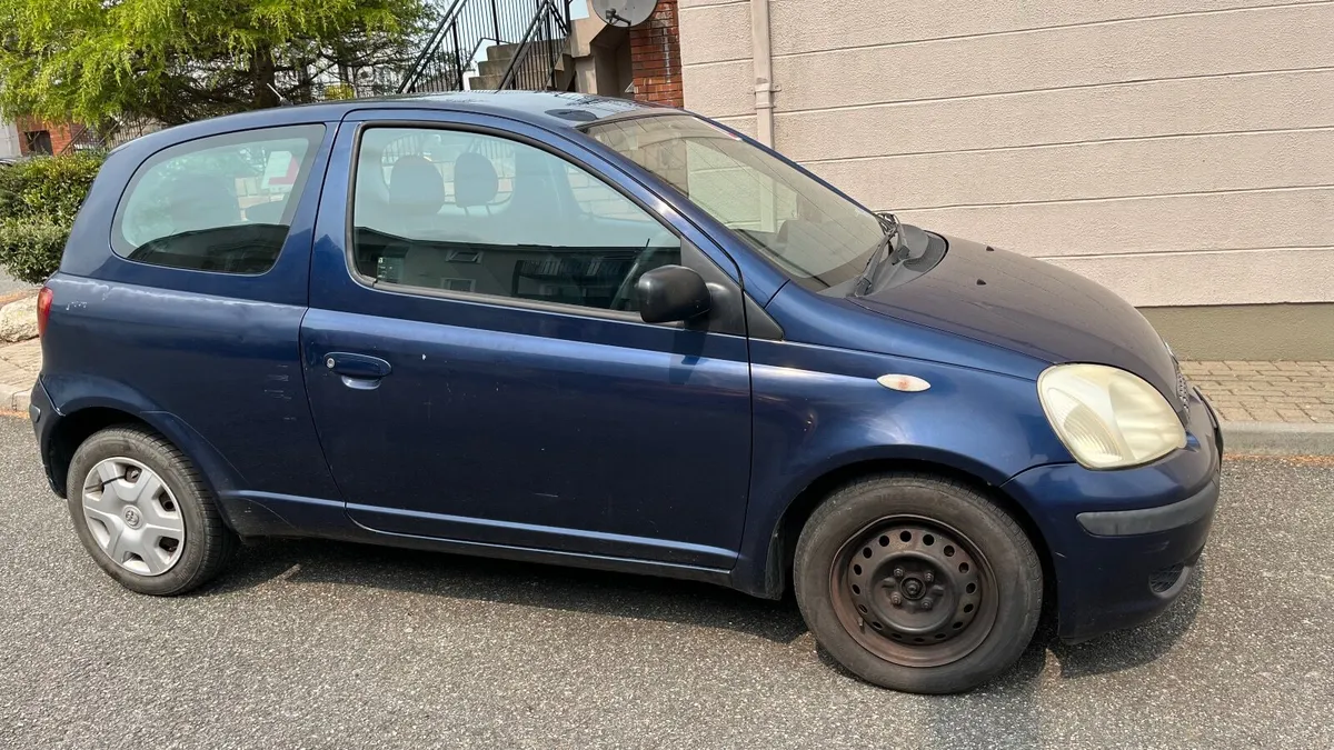 Toyota Yaris 2004 - Image 1