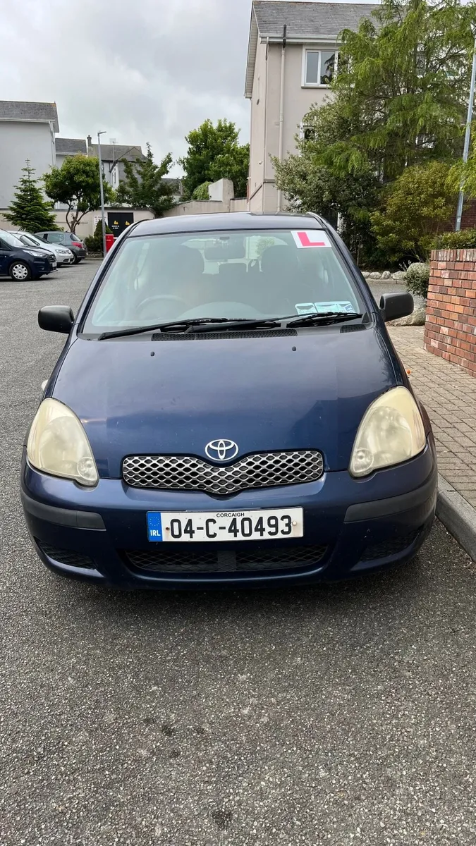 Toyota Yaris 2004 - Image 2