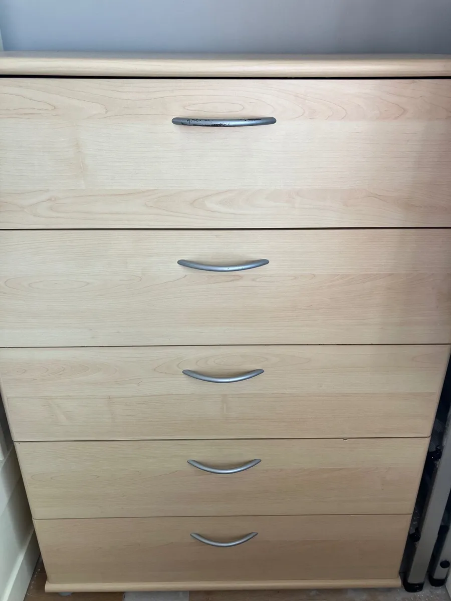 Chest of drawers