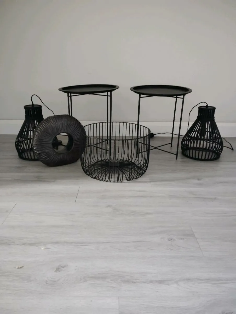 Household pieces - Image 1