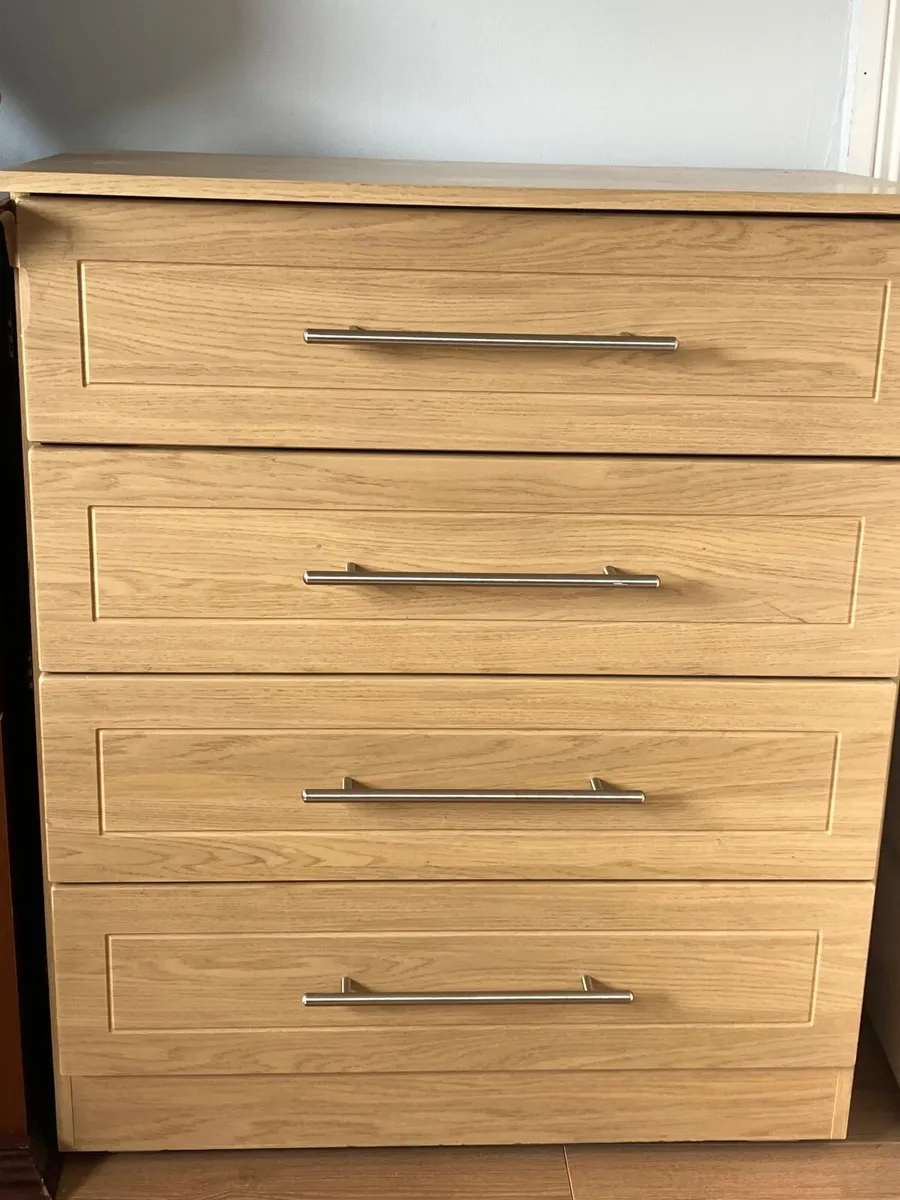 Chest of drawers