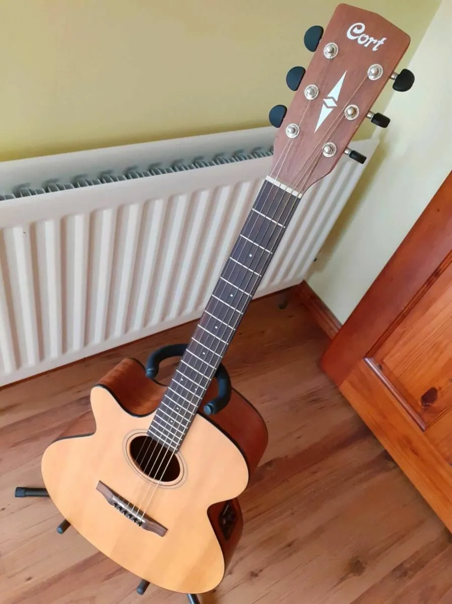 Semi acoustic guitar - Image 2