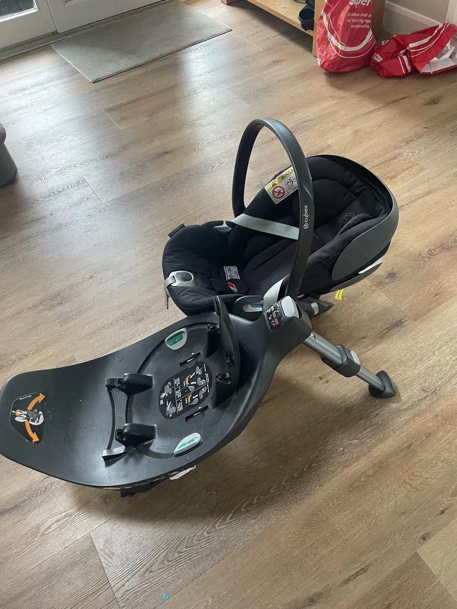 Car seat & isofix base - Image 1