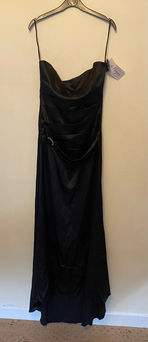 Black strapless gown - Image 1