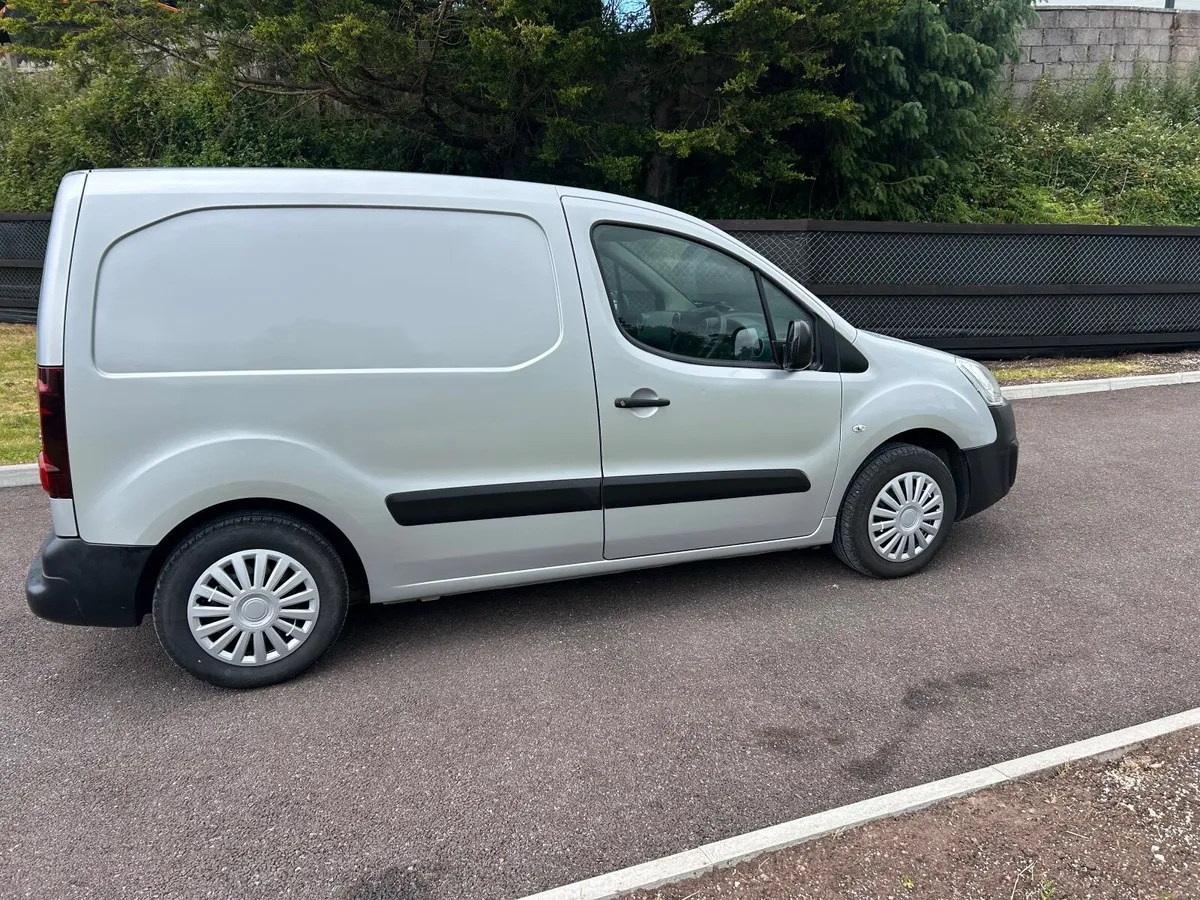 181 Peugeot partner 3 seater - Image 1