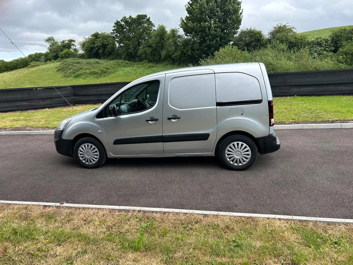 181 Peugeot partner 3 seater - Image 2