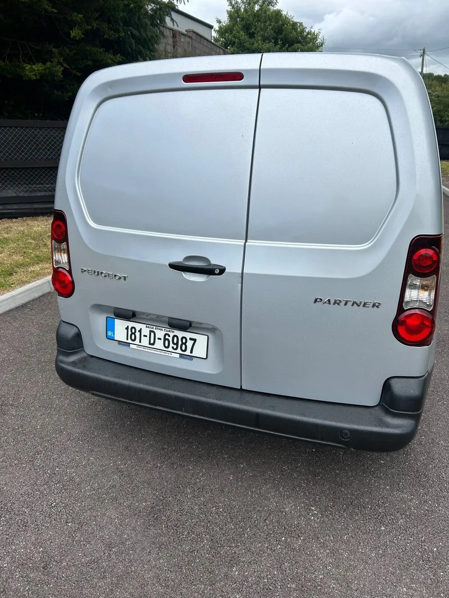 181 Peugeot partner 3 seater - Image 4