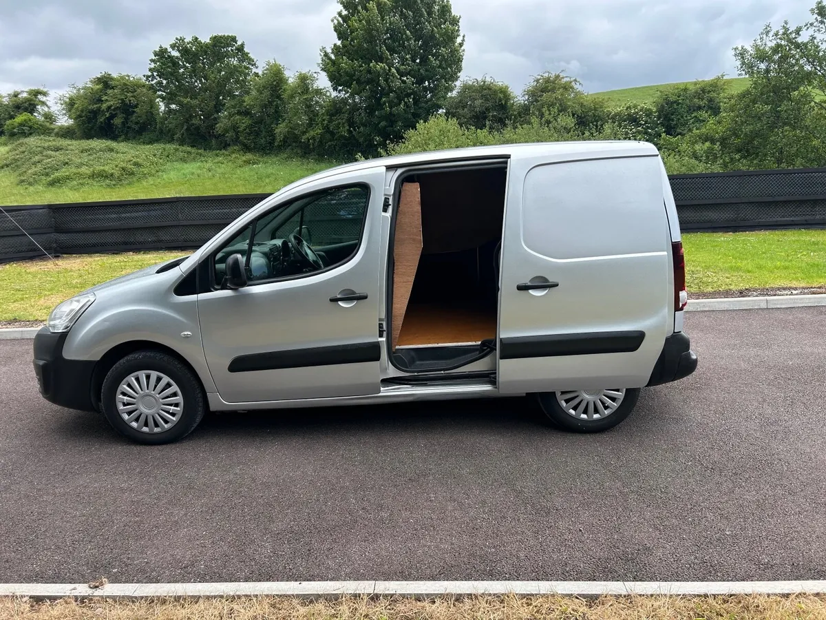 181 Peugeot partner 3 seater - Image 1