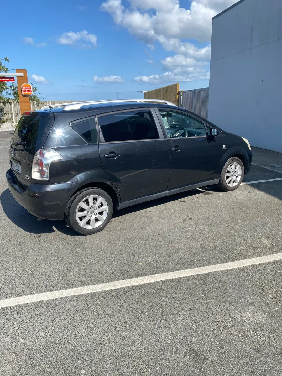 Toyota Corolla verso seven Seater - Image 1