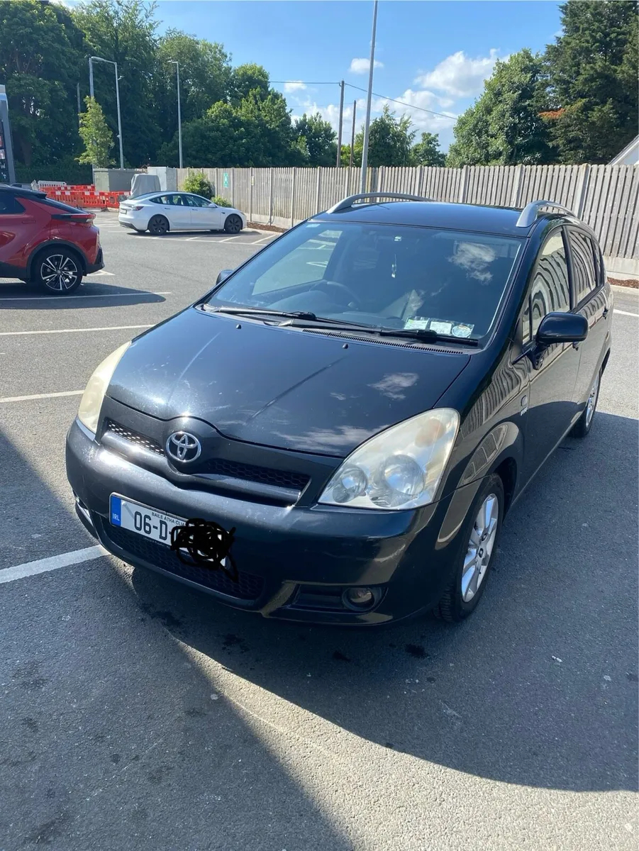 Toyota Corolla verso seven Seater - Image 2