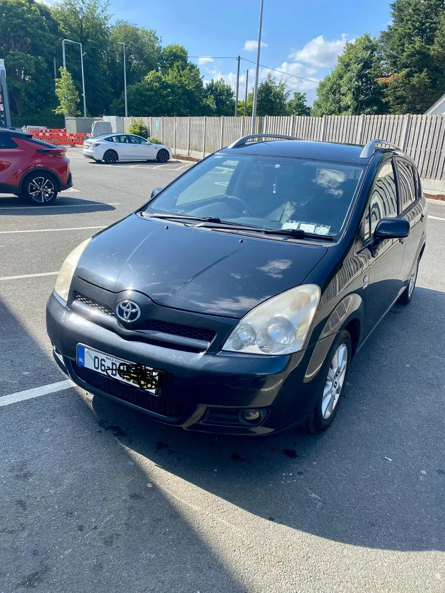 Toyota Corolla verso seven Seater - Image 4