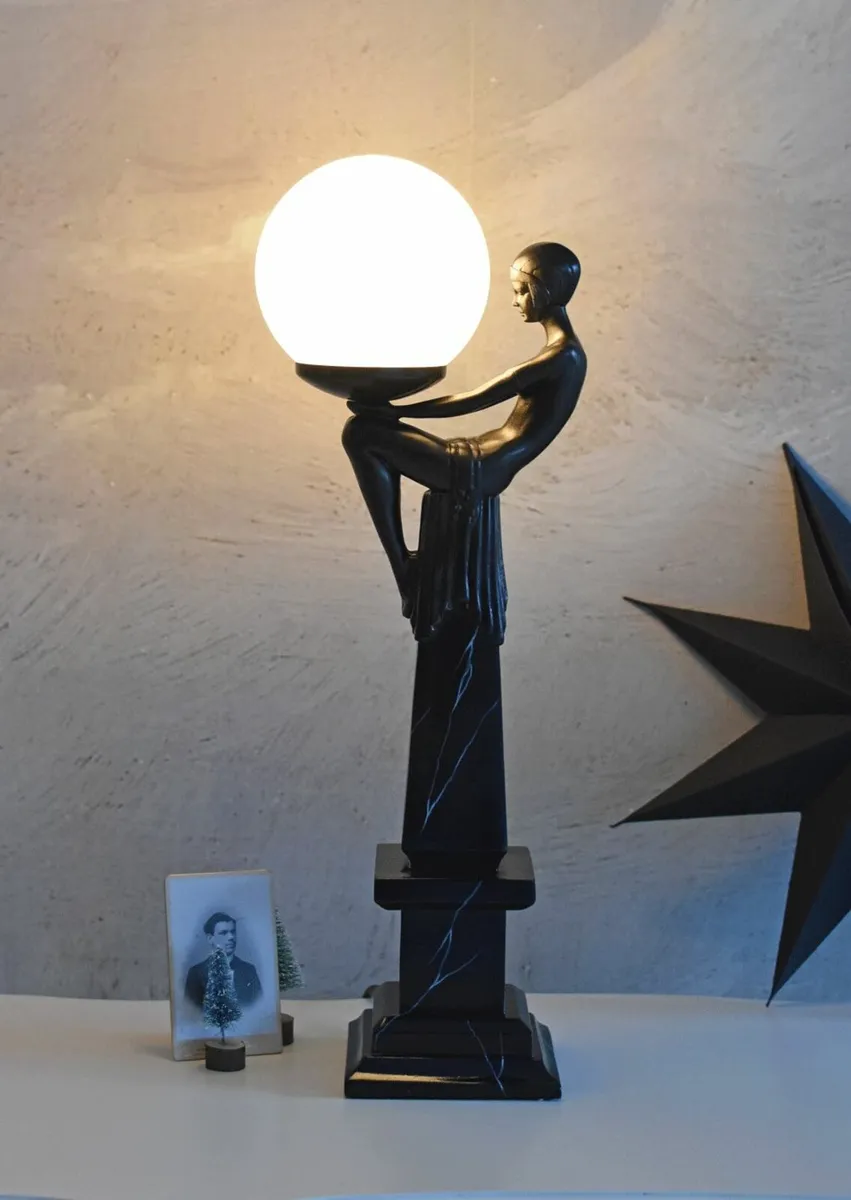 Exclusive Art Deco Lamp with Spherical Shade Femme - Image 1