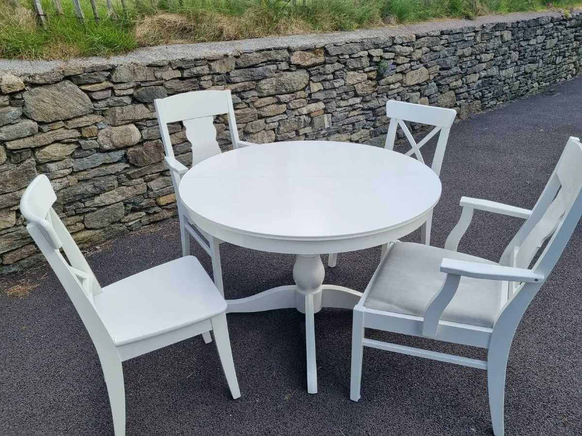 Dining table and chairs - Image 1