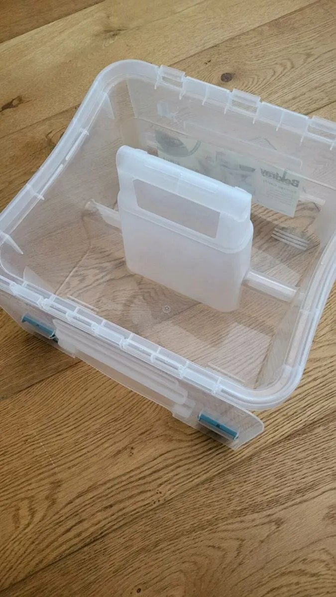 2x plastic storage caddies - Image 4