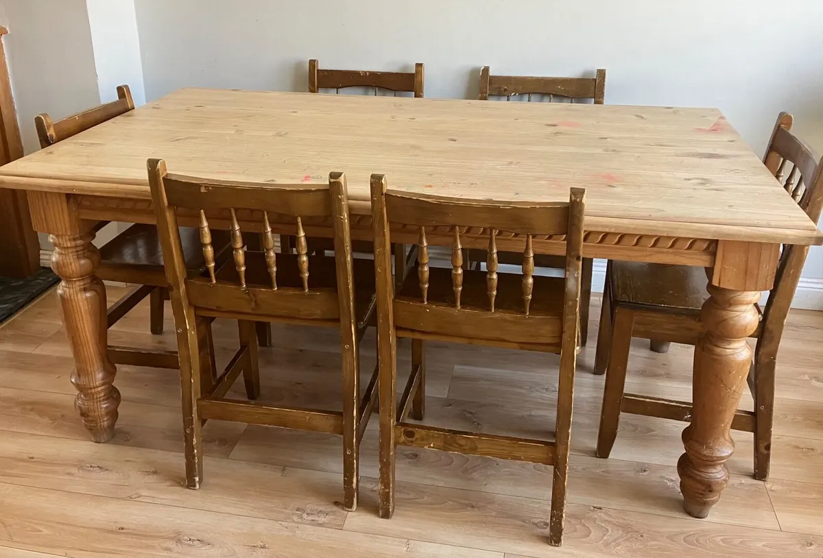 Dining table and chairs - Image 1