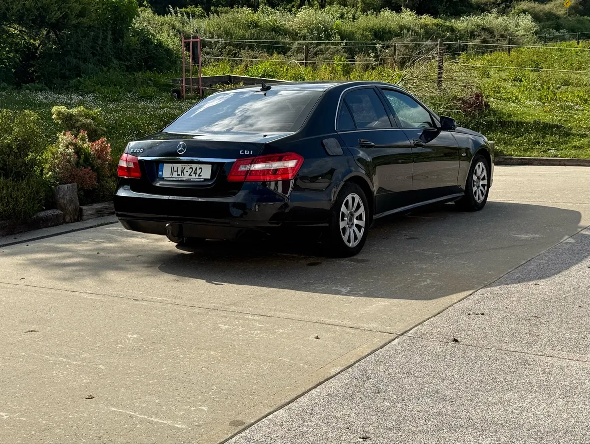 Lovely Mercedes E Class - Image 3