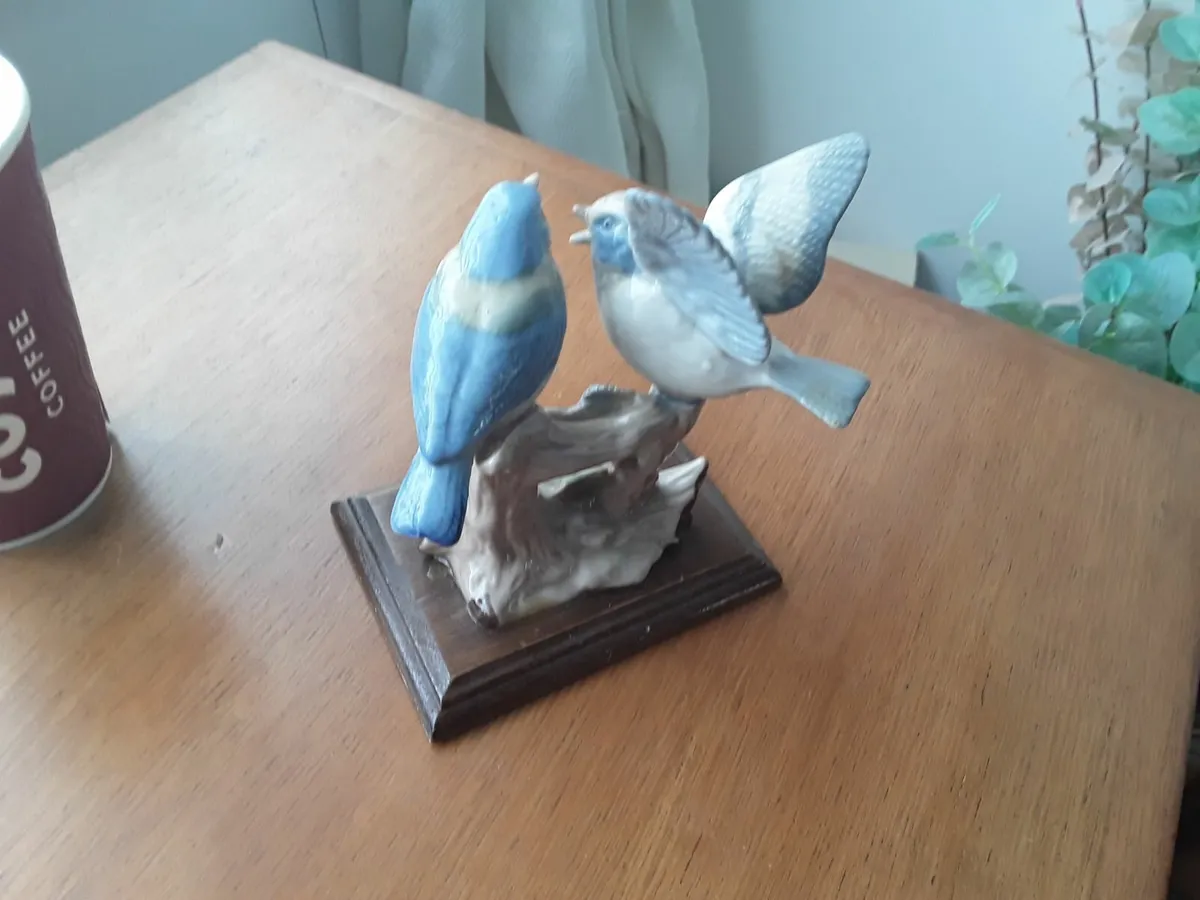 Lovely small ornament in good condition - Image 1