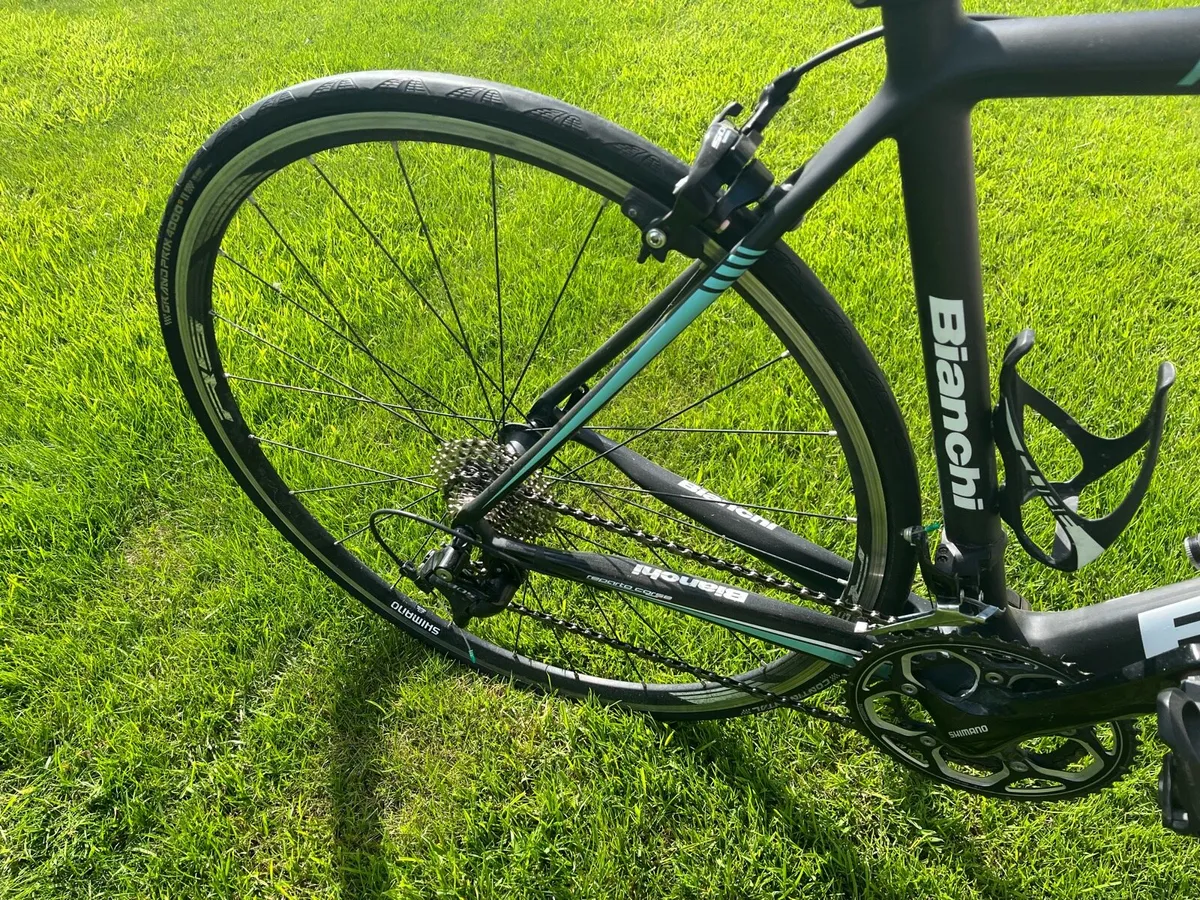 Bianchi carbon bike - Image 2