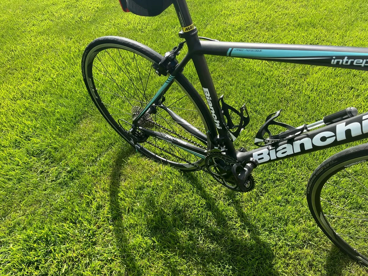 Bianchi carbon bike - Image 3