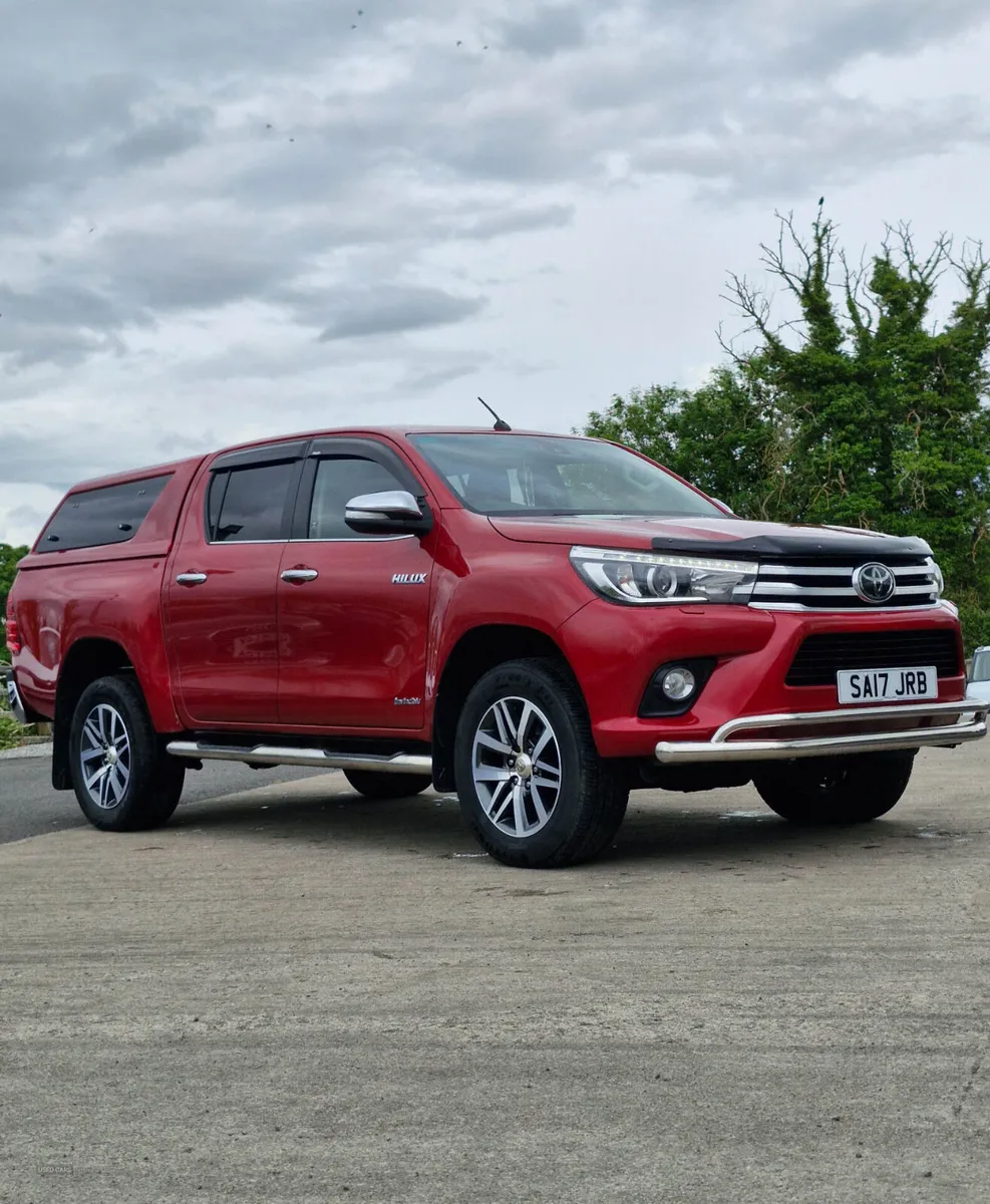 2017 Toyota Hilux 2.4 D-4D Invincible - Image 1