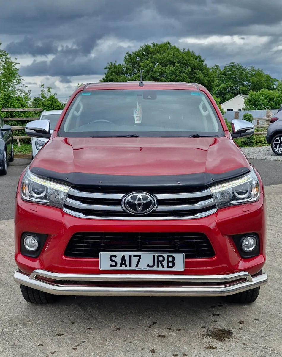 2017 Toyota Hilux 2.4 D-4D Invincible - Image 2