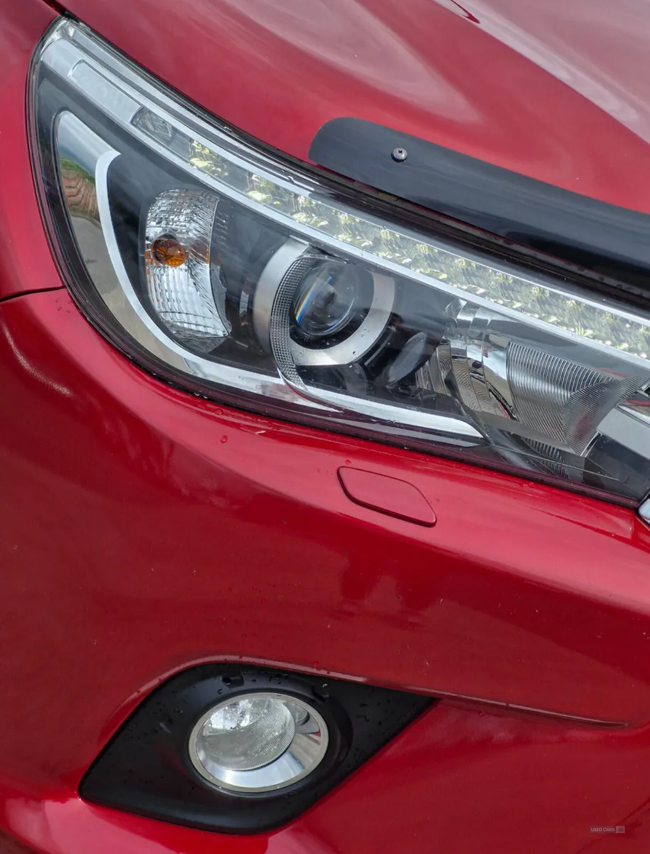 2017 Toyota Hilux 2.4 D-4D Invincible - Image 3