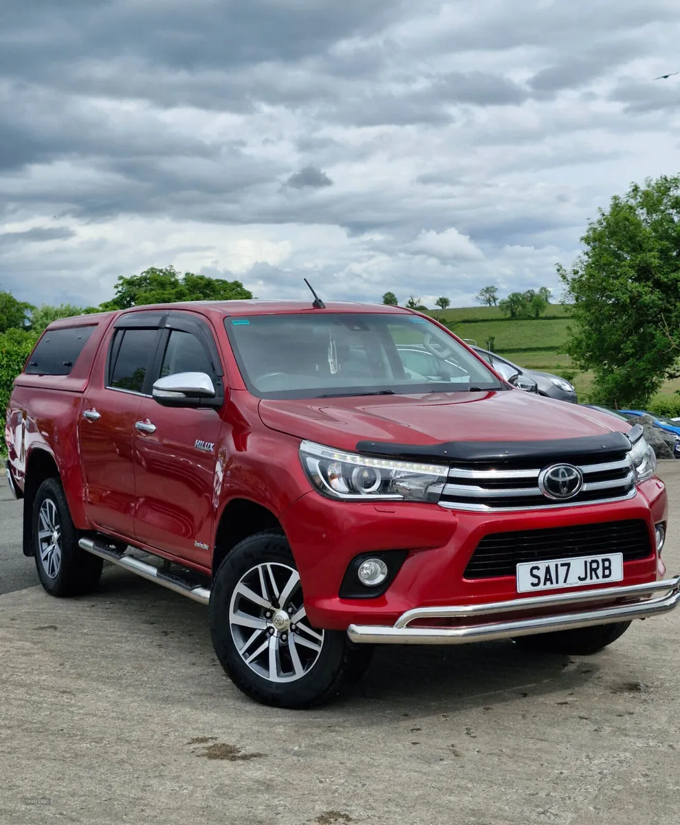 2017 Toyota Hilux 2.4 D-4D Invincible - Image 4