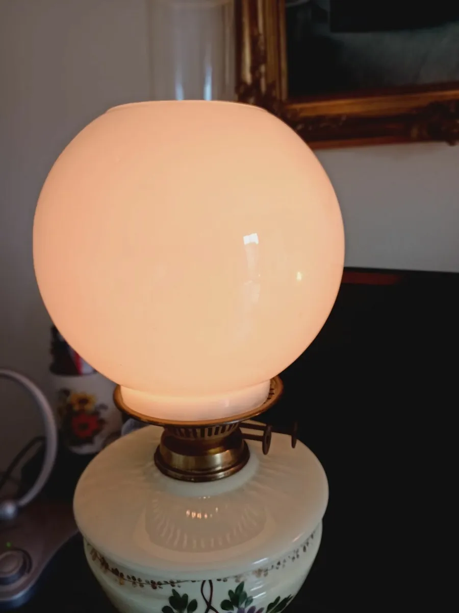 2  Victorian oil lamps - Image 4