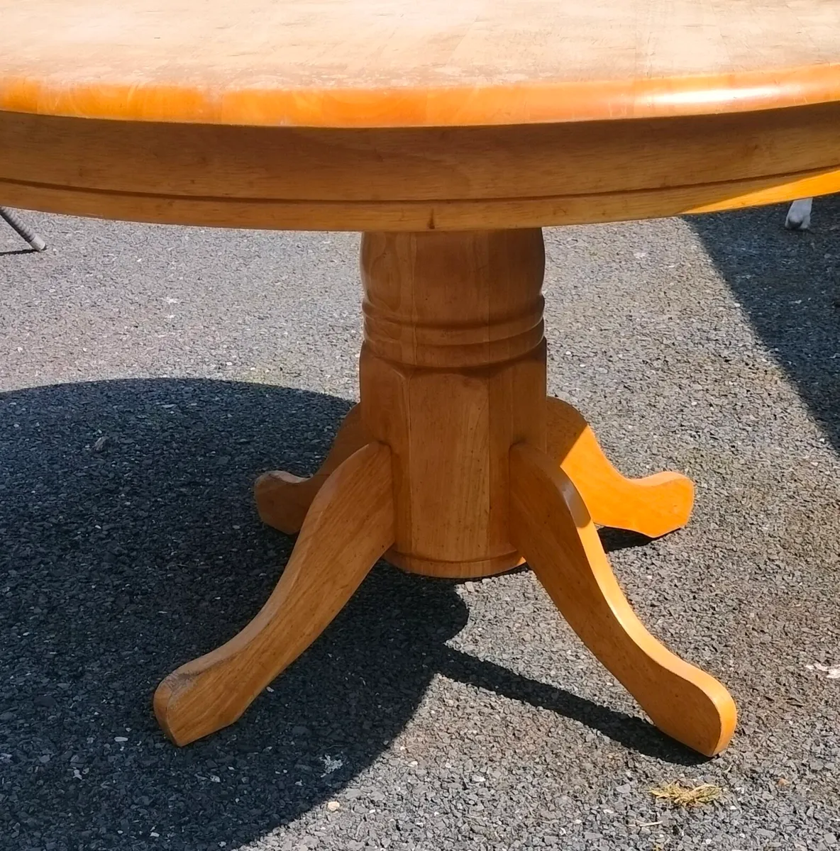 Oval kitchen Table, with lovely base. - Image 2