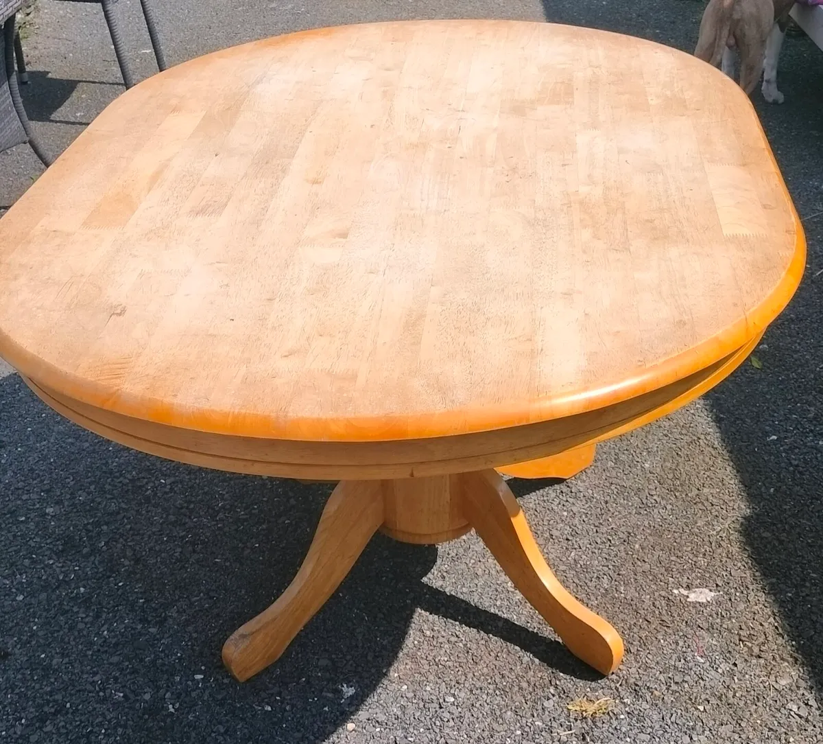 Oval kitchen Table, with lovely base. - Image 3
