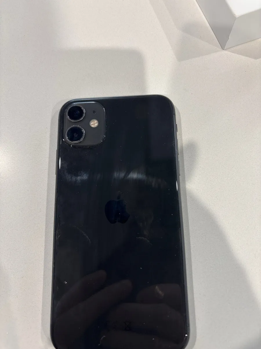 iPhone 11 - Image 2