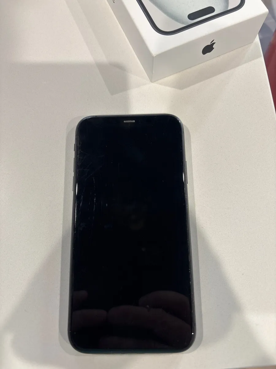 iPhone 11 - Image 1