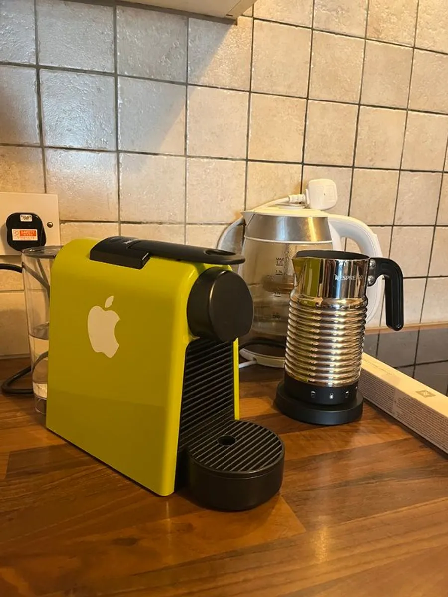 Nespresso Coffe Machine & Aeroccino - Image 2