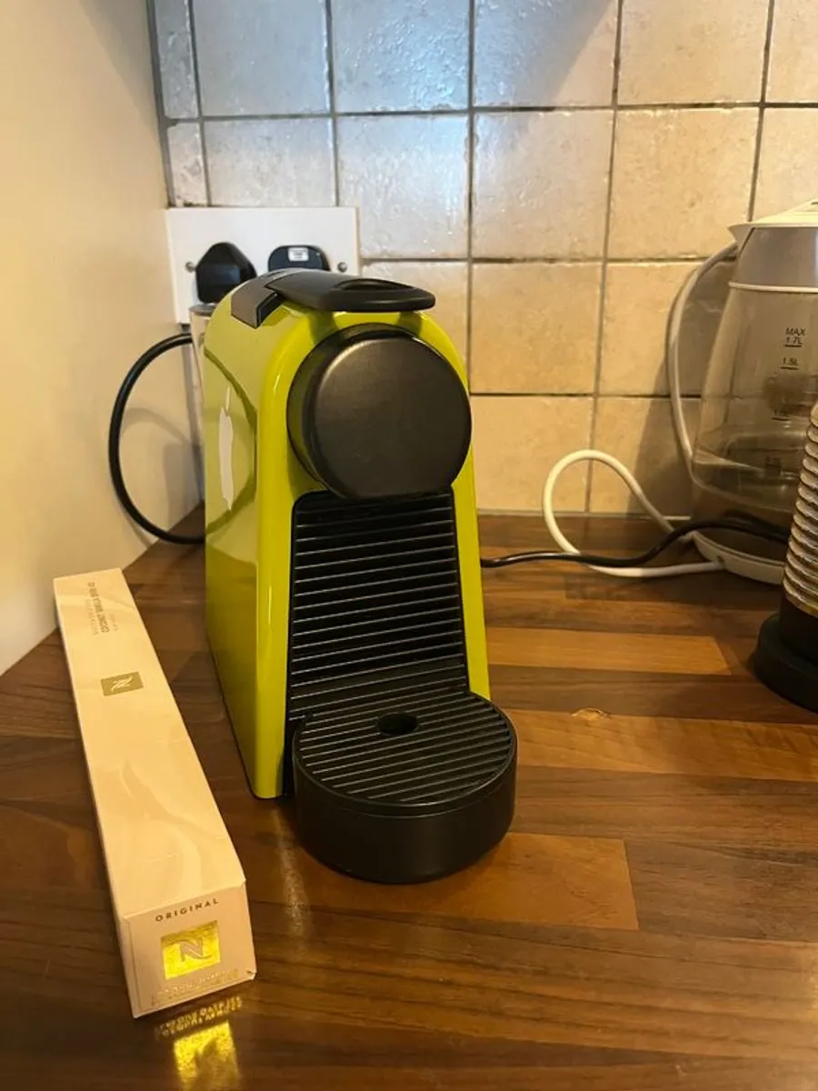 Nespresso Coffe Machine & Aeroccino - Image 3