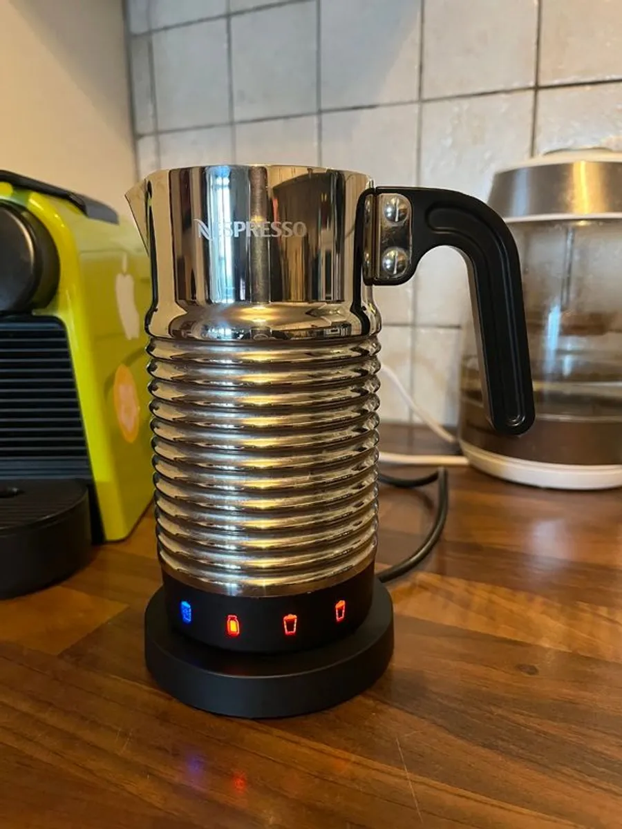 Nespresso Coffe Machine & Aeroccino - Image 4