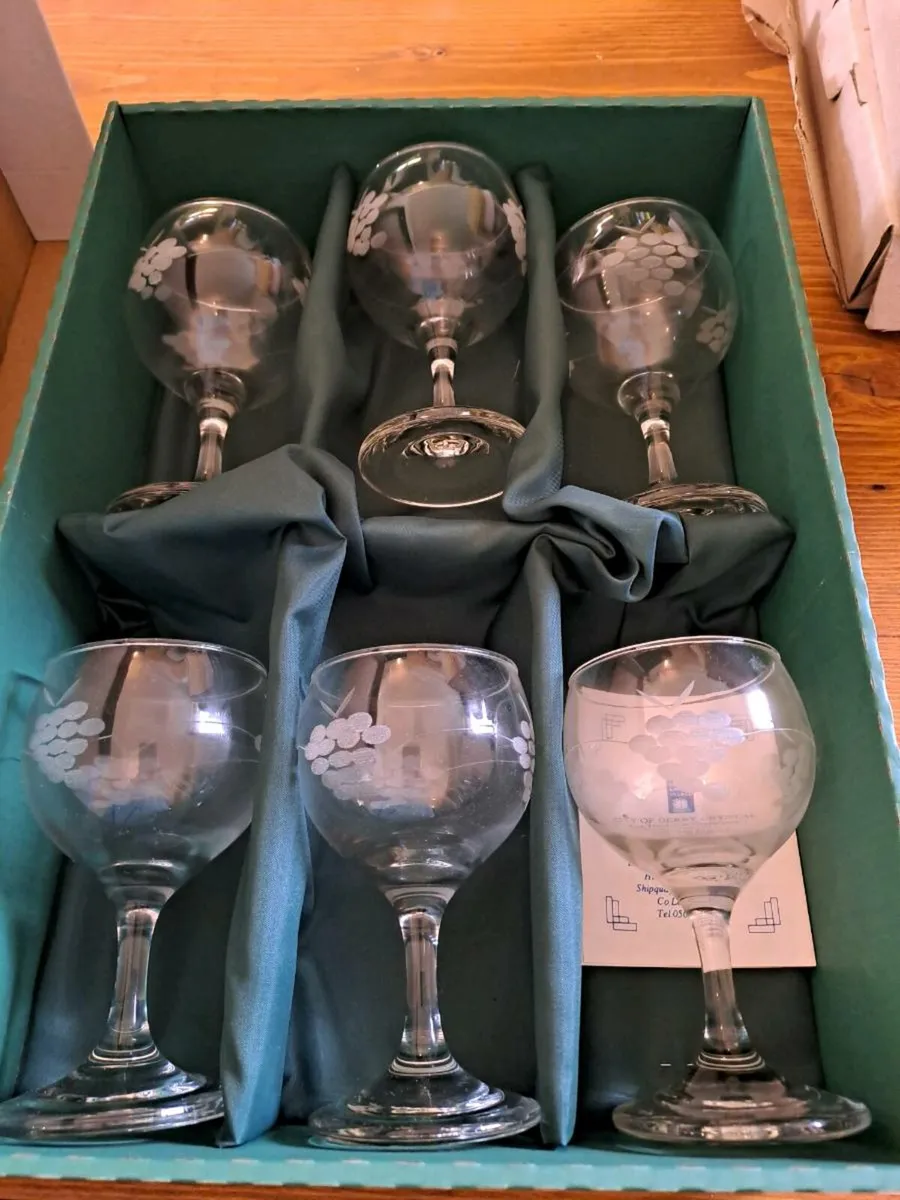 Box set of Derry Crystal wine glasses - Image 1