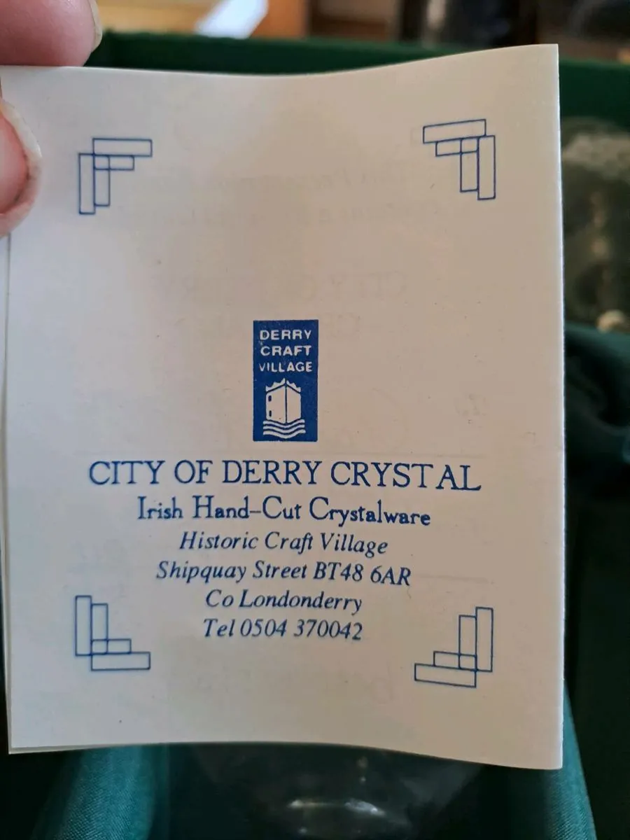 Box set of Derry Crystal wine glasses - Image 4