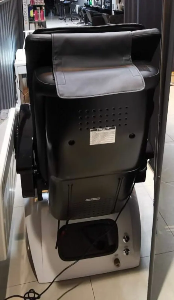 Pedicure/massage chair - Image 1