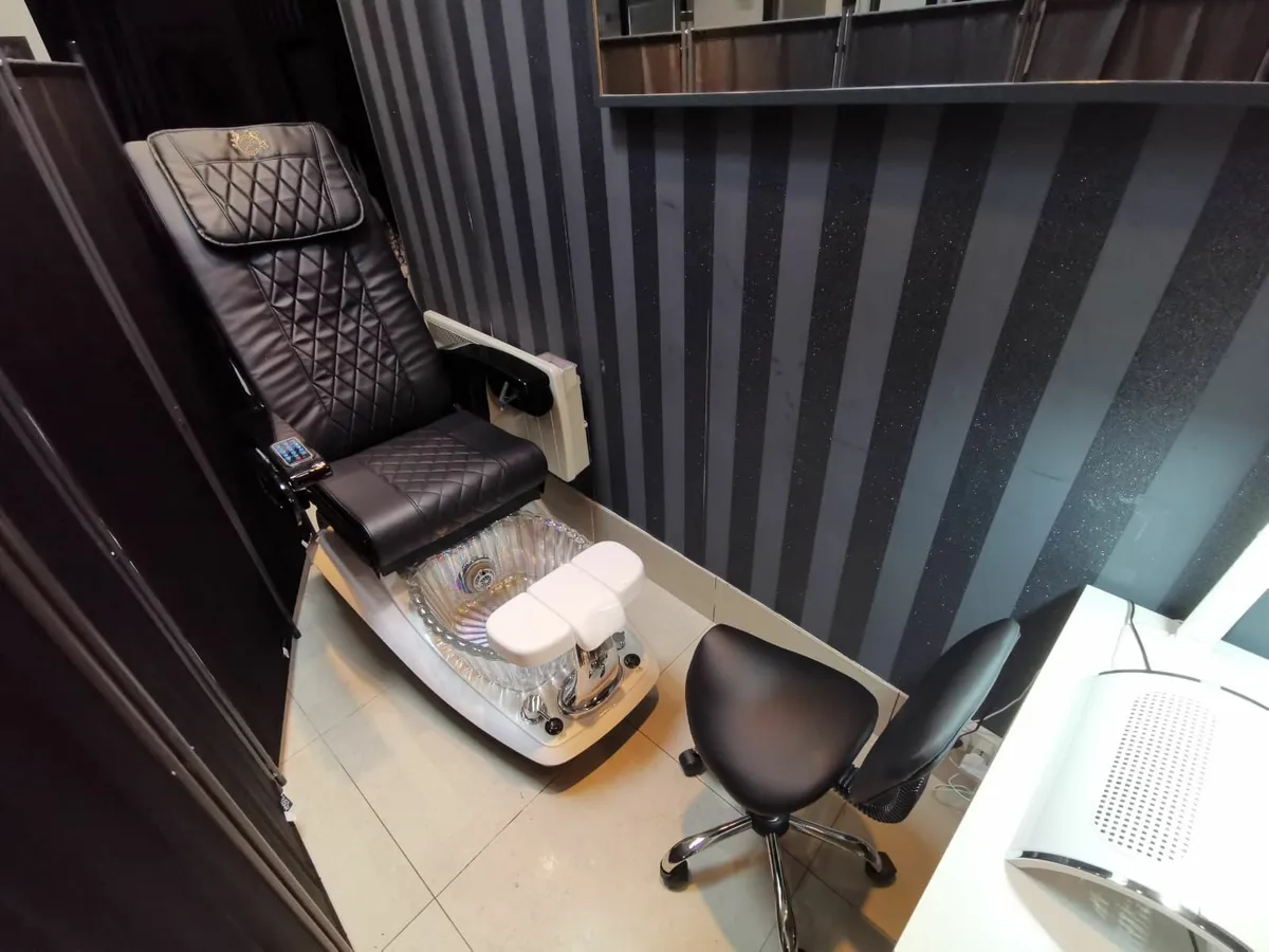 Pedicure/massage chair - Image 2