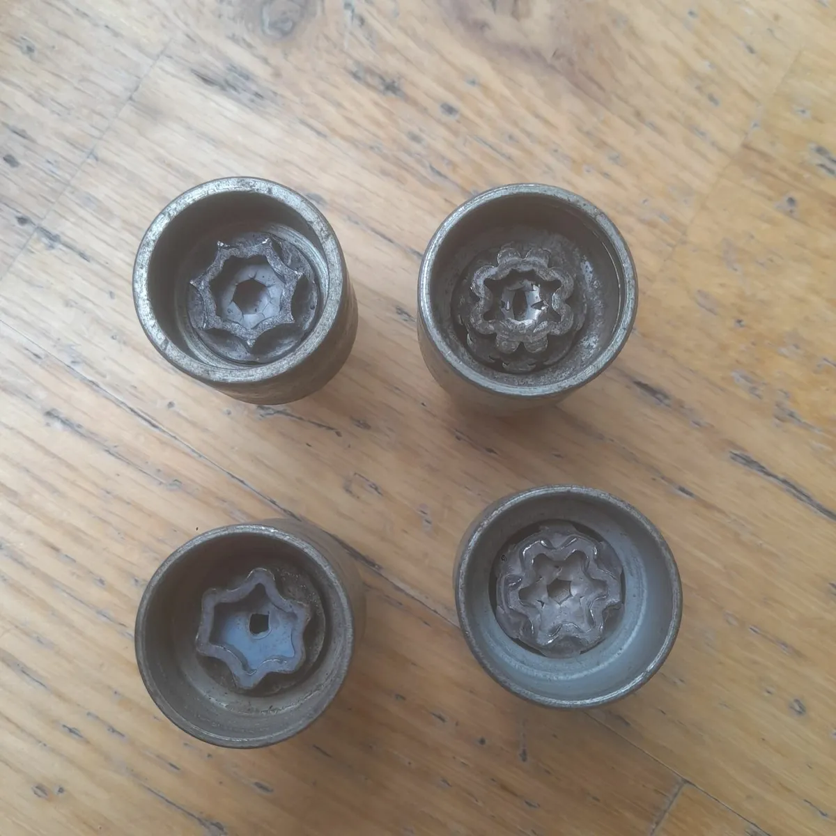 4pcs Wheel Locking Nut KEY - Image 2