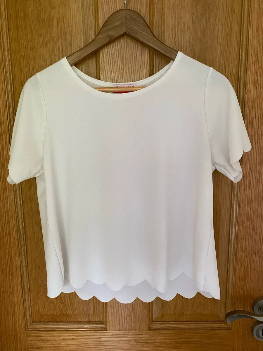 Women’s Red Chilli Cream White Crop Top M/L - Image 1