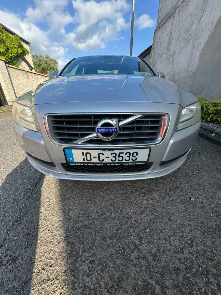 Volvo S80 - Image 1