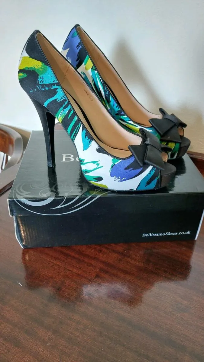 Ladies high heel shoes - Image 1