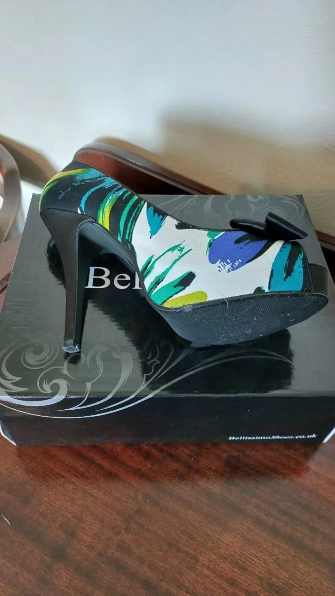 Ladies high heel shoes - Image 3