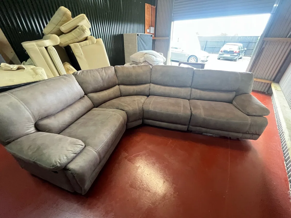Large corner recliner sofa couch delivery av - Image 2