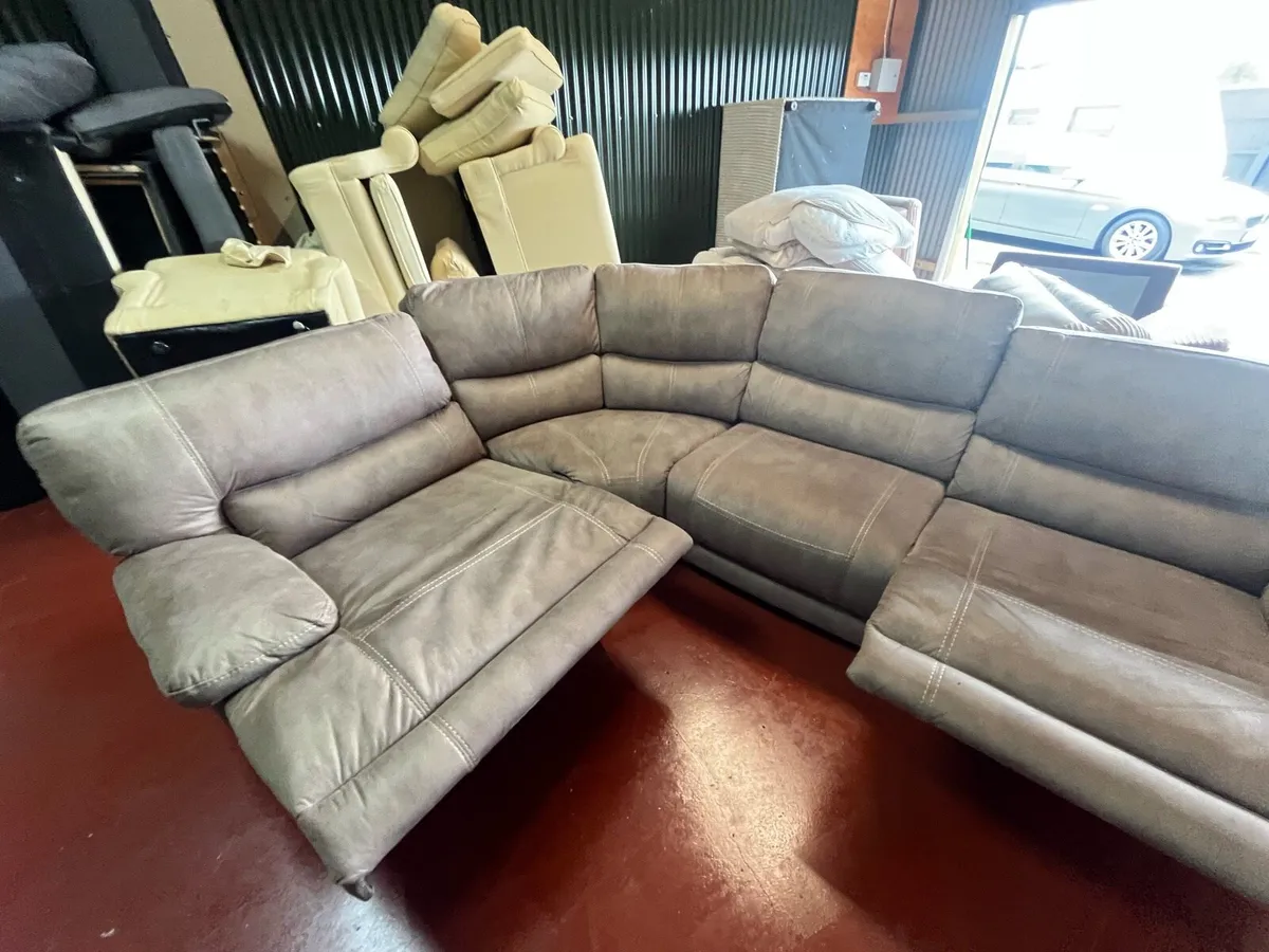 Large corner recliner sofa couch delivery av - Image 4