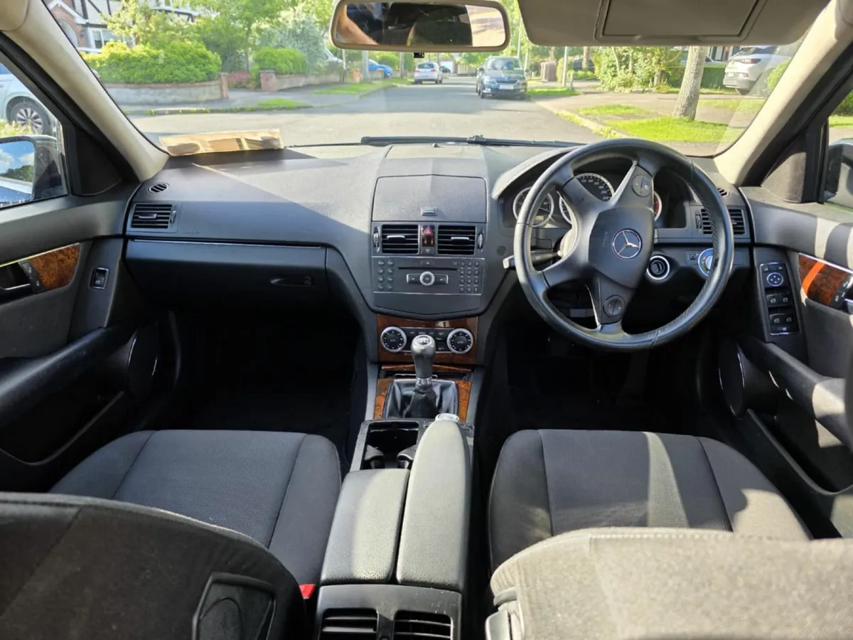 Mercedes-Benz C-Class 2009 - Image 2