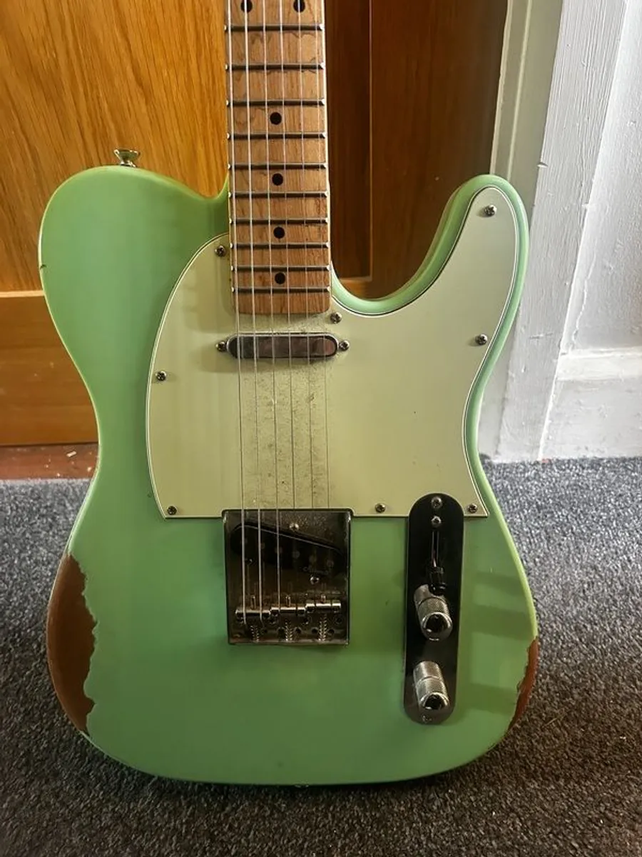 electric guitar - Image 2