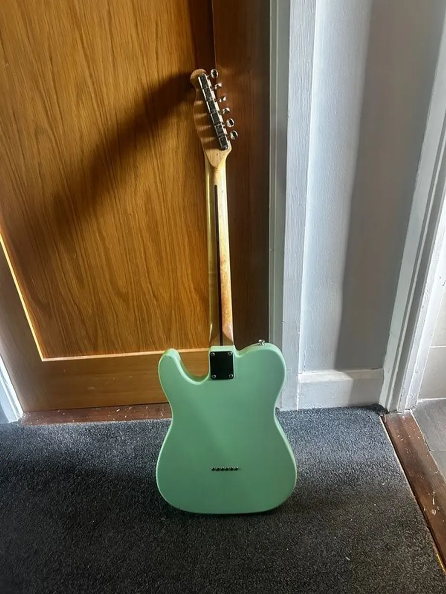 electric guitar - Image 3